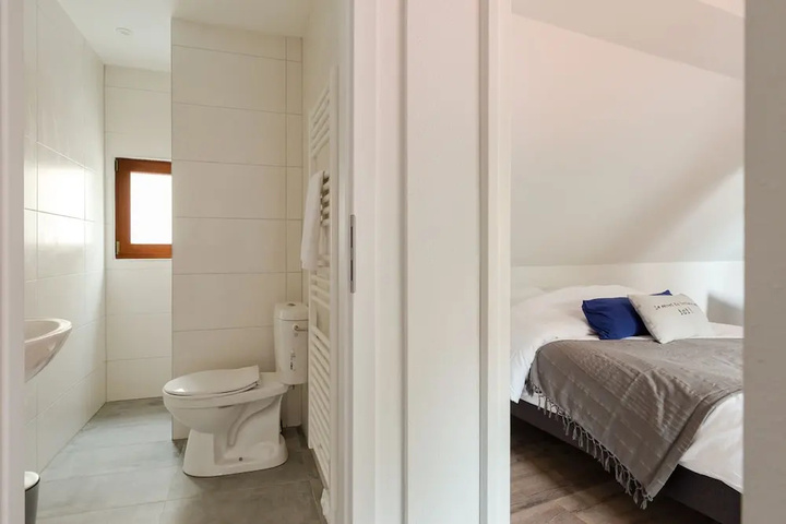 Room 3 of 6