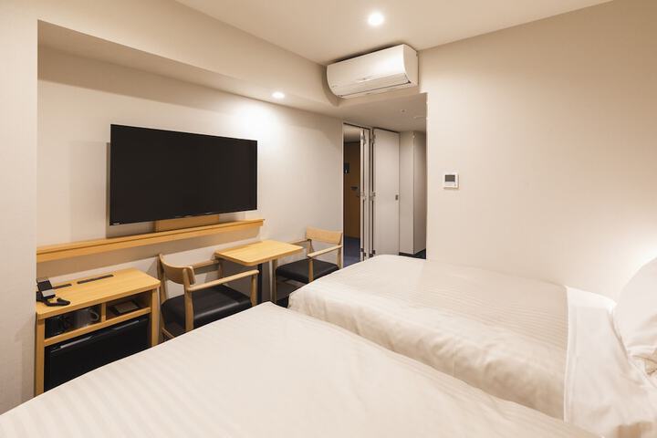Room 34 of 75
