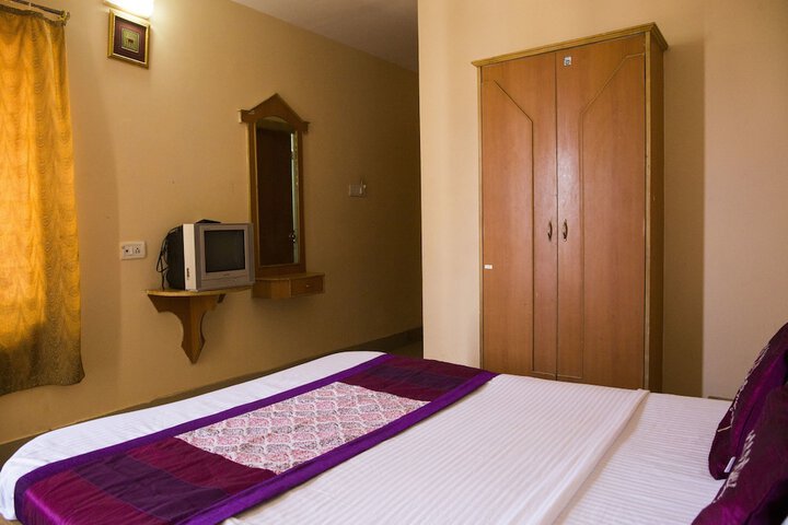 Room 12 of 16