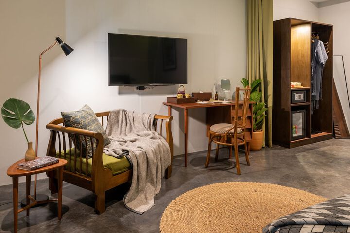 Room 16 of 36