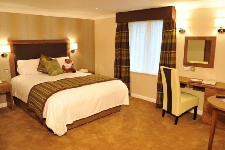 Room 5 of 25