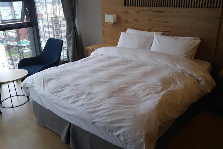 Room 16 of 60