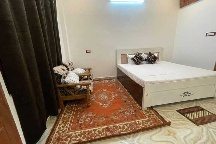 Room 2 of 16