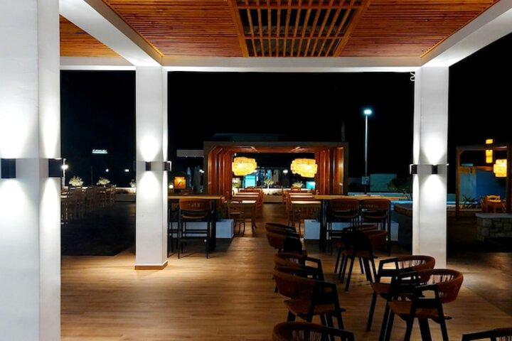 Lounge 67 of 69