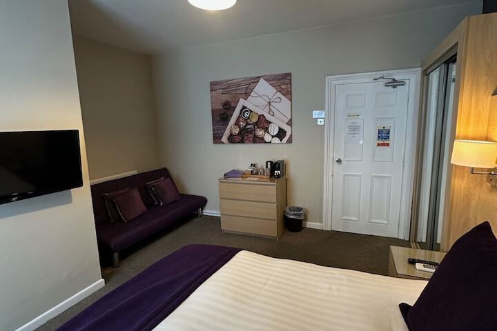 Room 47 of 193