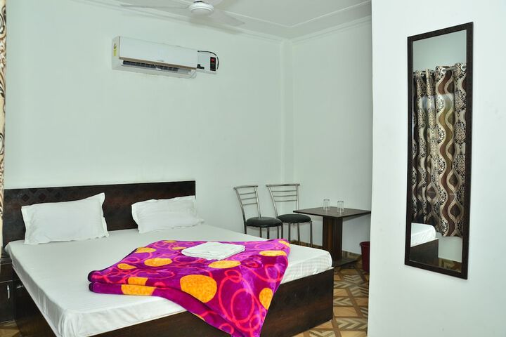 Room 16 of 19