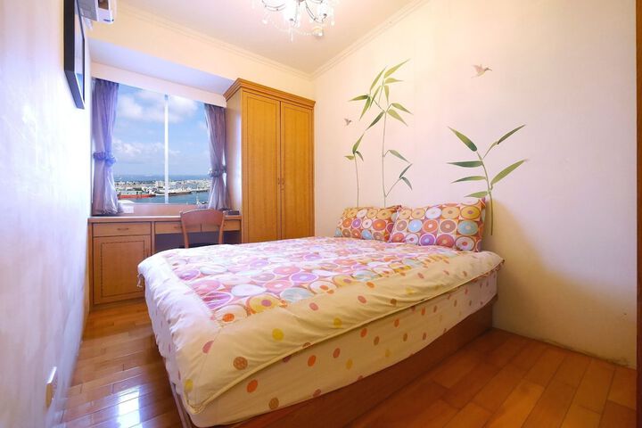 Room 8 of 51