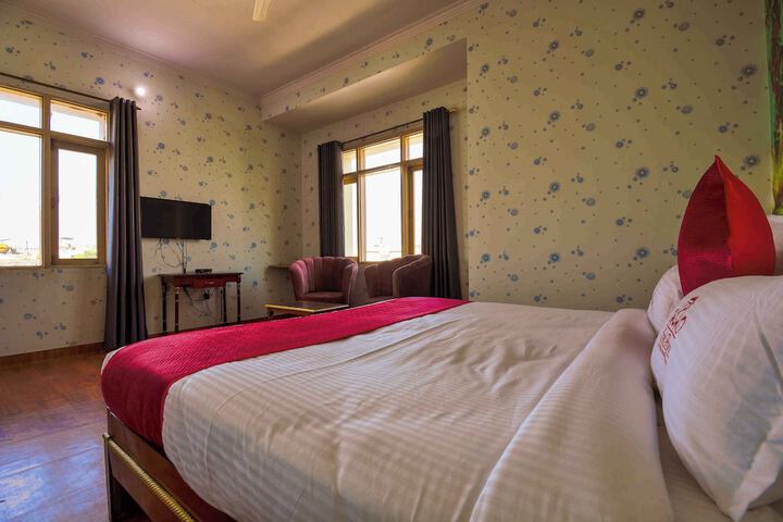 Room 7 of 12