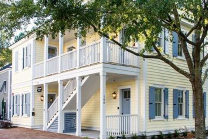 Exterior of The Palmetto House Inn
