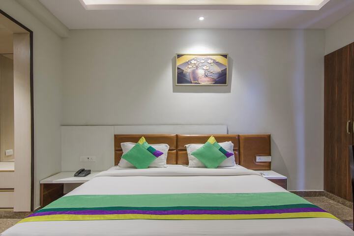 Room 15 of 33
