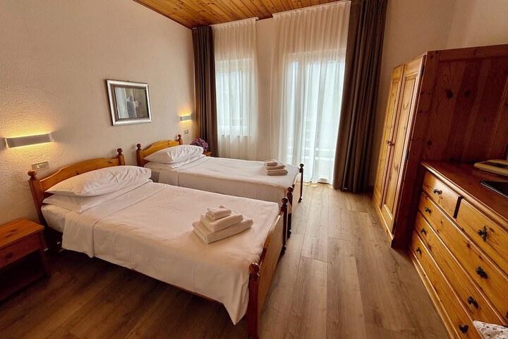 Room 5 of 44