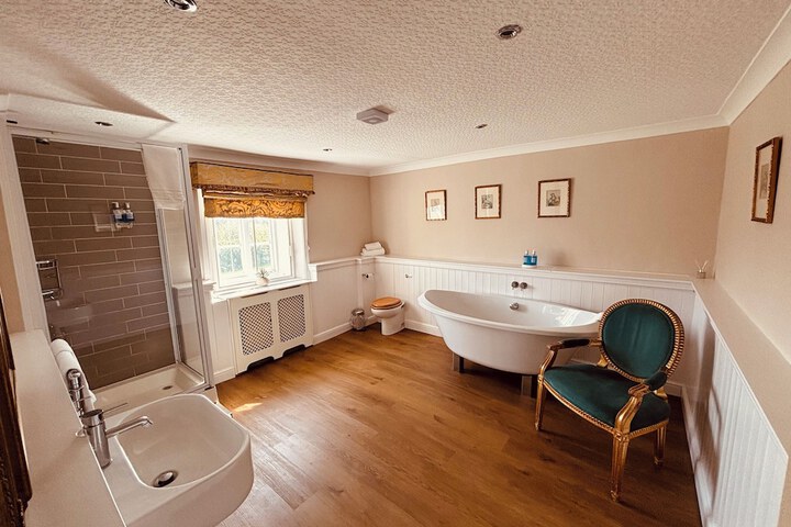 Room 8 of 46
