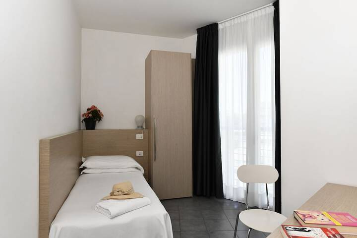 Room 48 of 102