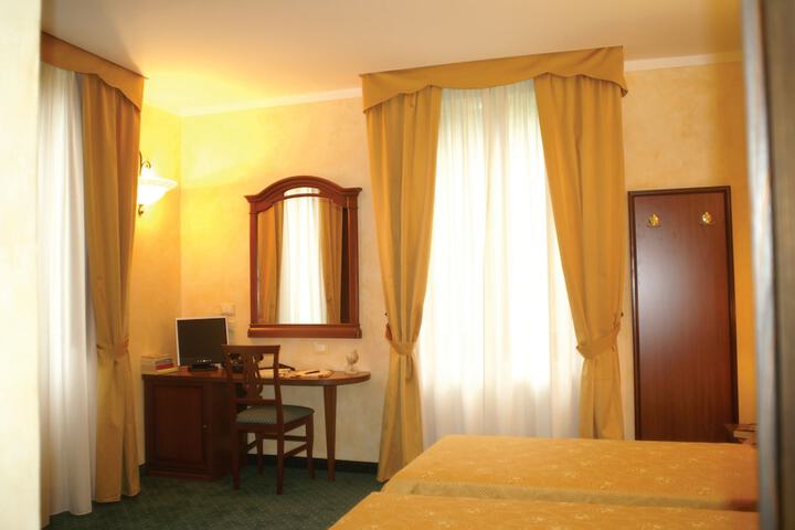 Room 12 of 38