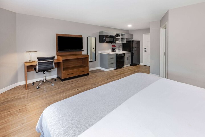 1 King Bed Suite (5 of 5)