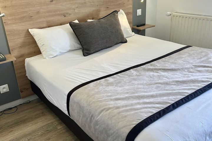 Room 9 of 76