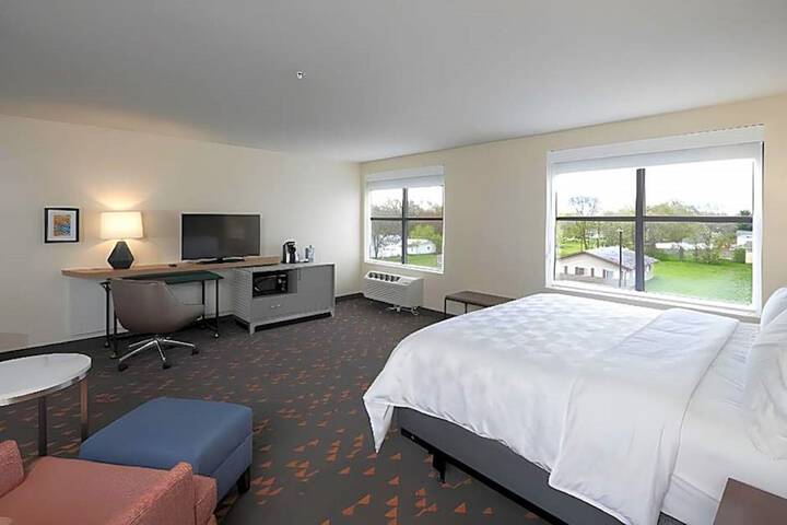1 King Bed (12 of 29)