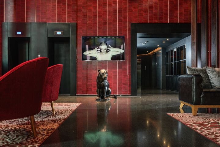 Entrance & Lobby