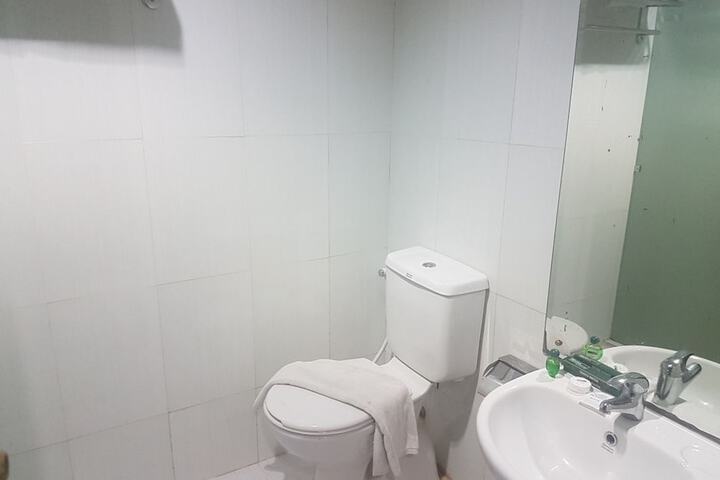 Room 6 of 8