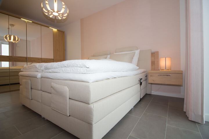 Room 4 of 18