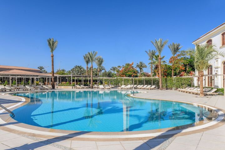 Hotel with Pool