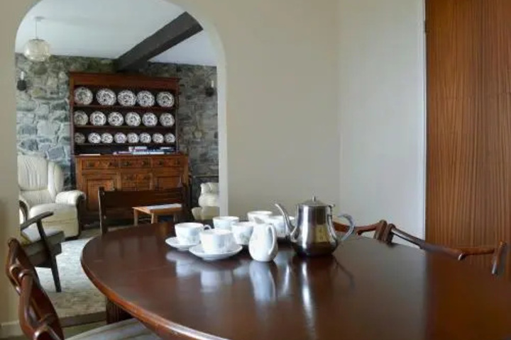 Room 4 of 4