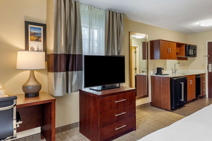 1 King Bed (7 of 10)