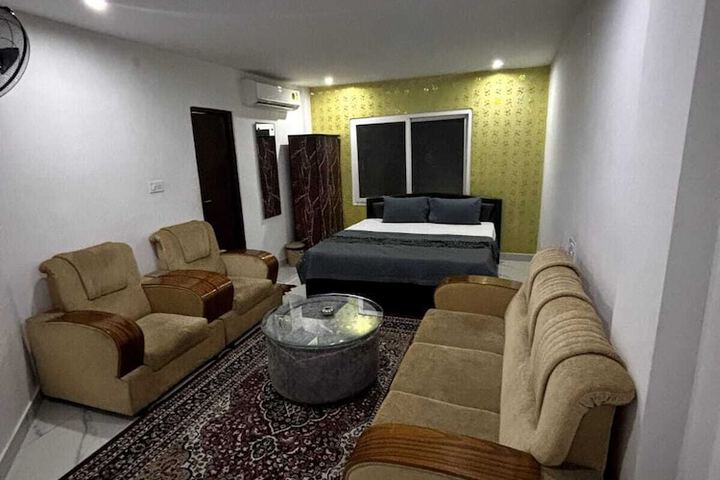 Room 12 of 22