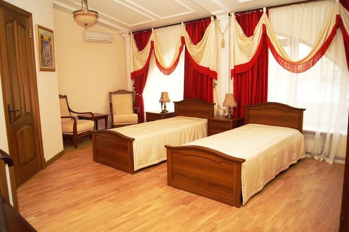 Room 6 of 23