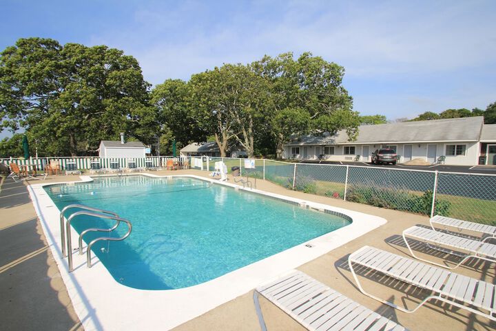 Pool 21 of 27