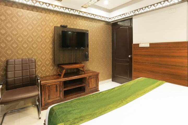 Room 9 of 34