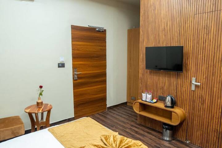 Room 4 of 10