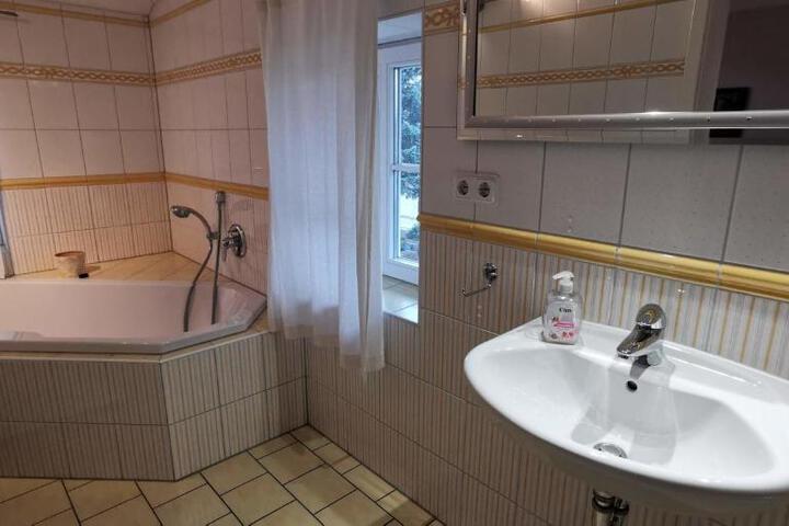 Room 6 of 14