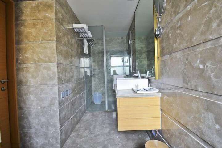 Room 17 of 25