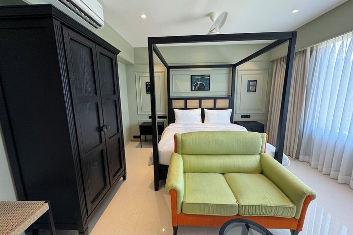 Room 10 of 19