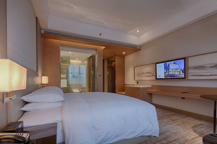 Room 18 of 82
