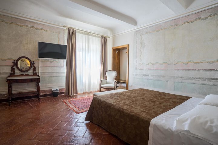 Room 9 of 140