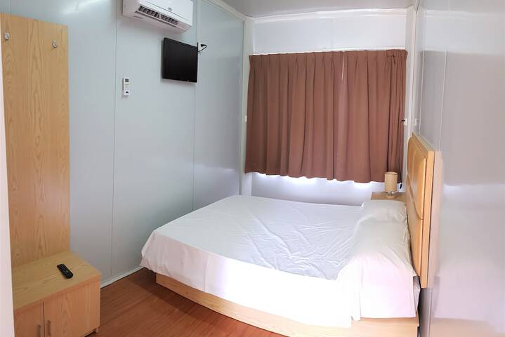 Room 7 of 24