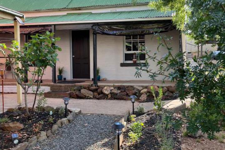 Wedderburn Hotel