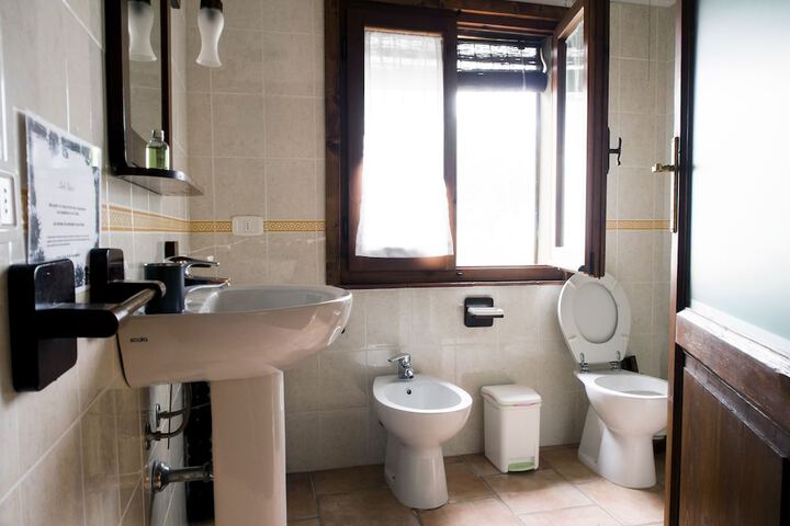 Room 18 of 28