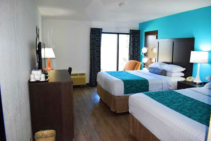 2 Queen Beds Marina View (8 of 10)