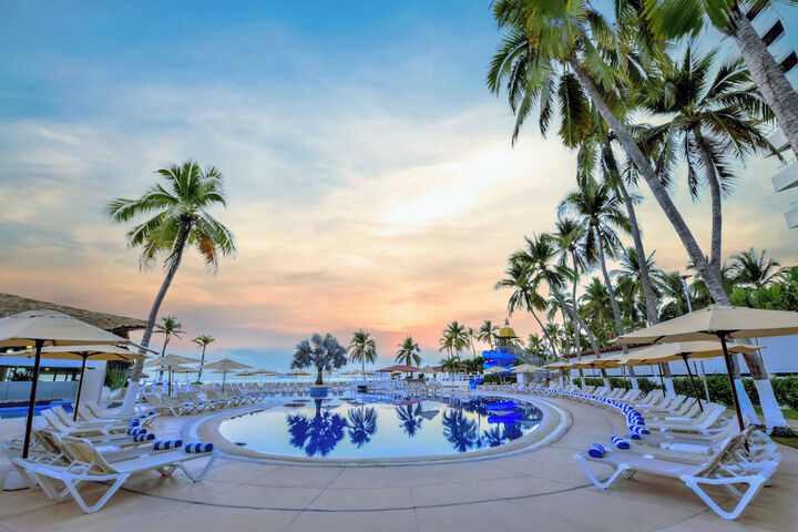 Hotel with Pool