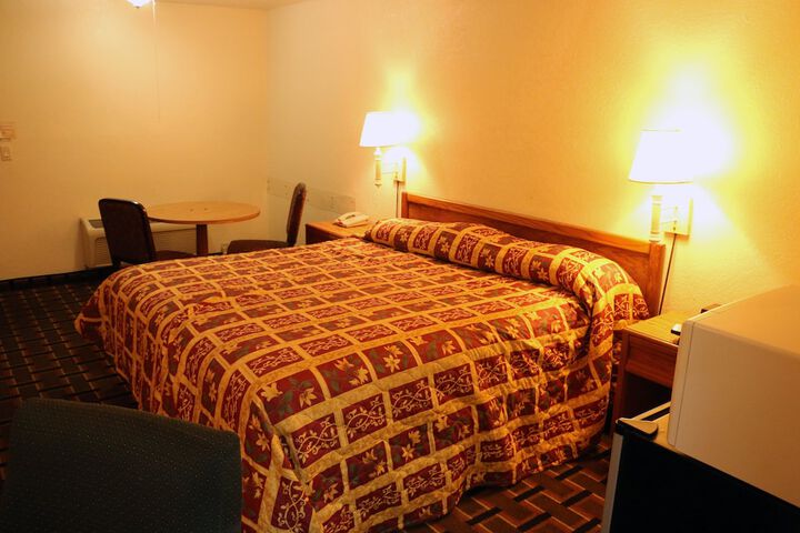 1 King Bed Refrigerator, Microwave (12 of 19)
