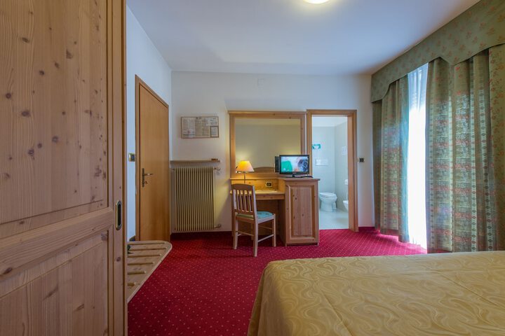 Room 10 of 40