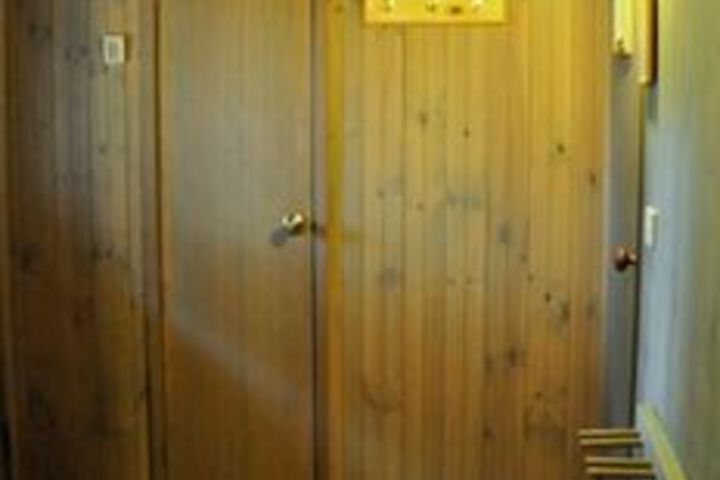 Room 8 of 11