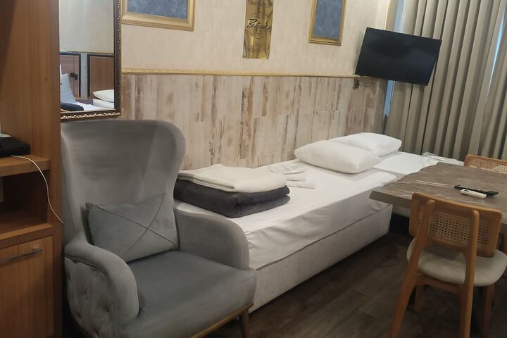 Room 40 of 170