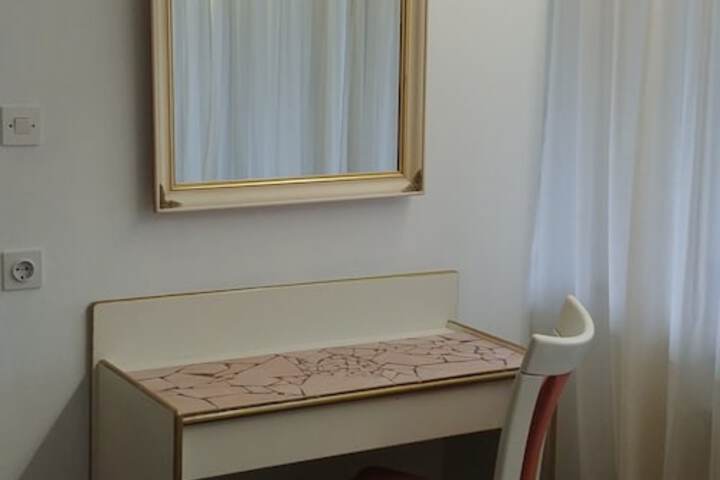 Room 10 of 52