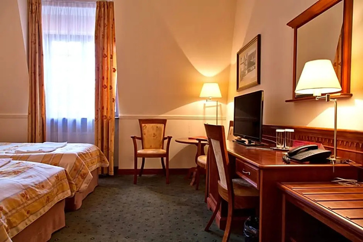 Room 5 of 17