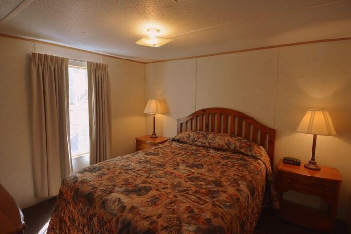 Room 6 of 33