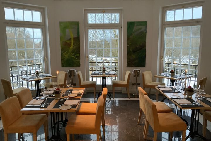 Dining 60 of 89